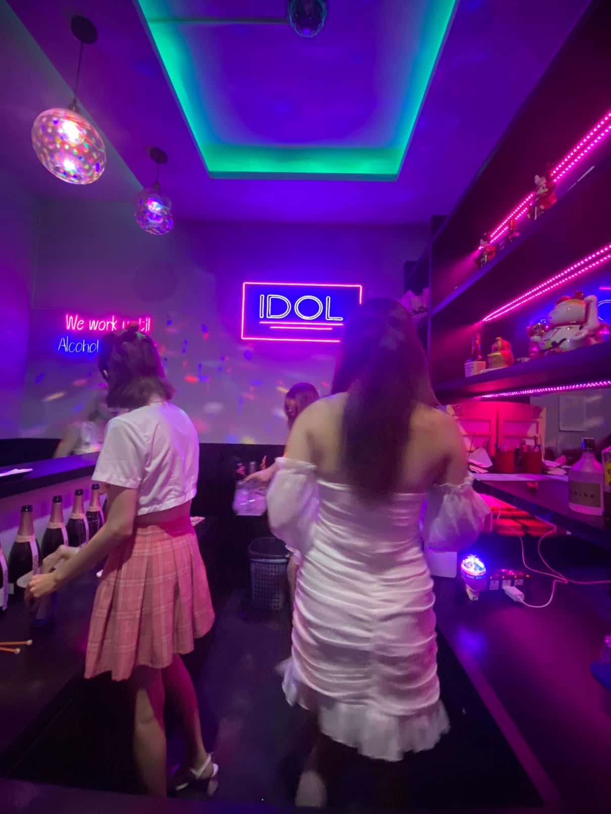 IDOL BAR