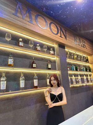 MOON BAR7.jpg