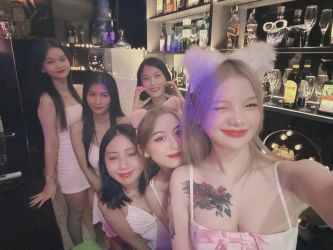 Nari bar girls group1.jpg