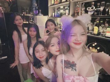 Nari bar girls group1.jpg