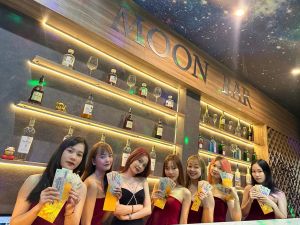 MOON BAR8.jpg