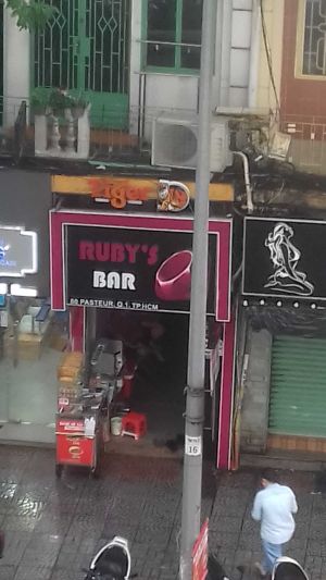 Ruby's bar hcm3.jpg