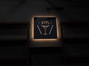 Em Bar2.jpg