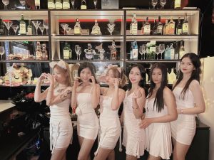 Nari bar girls group5.jpg