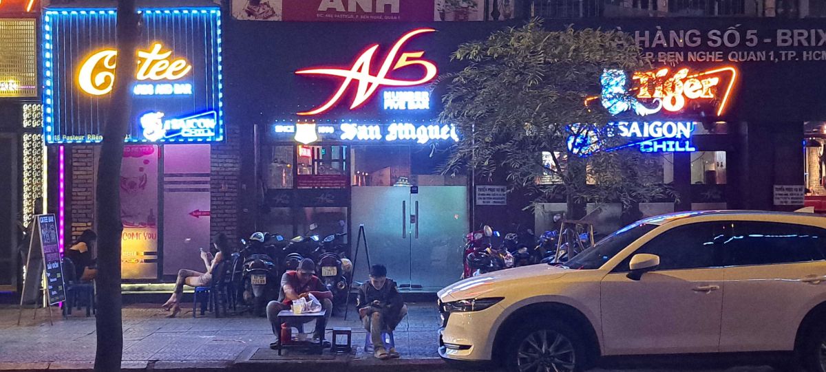 Bar 5 Saigon Nightlife Asia Wiki Guide for Asian KTVs, Clubs, Bars and Massage Spas