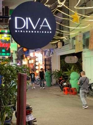 DIVA girls & music bar2.jpg