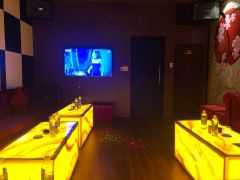LUX Counter Bar & Karaoke11.jpg