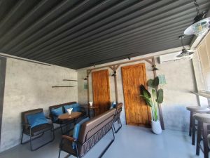 THE VIBE - BAR & COFFEE1.jpg